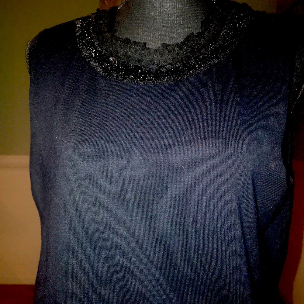 Xl black sleeveless sweater embroidered neck